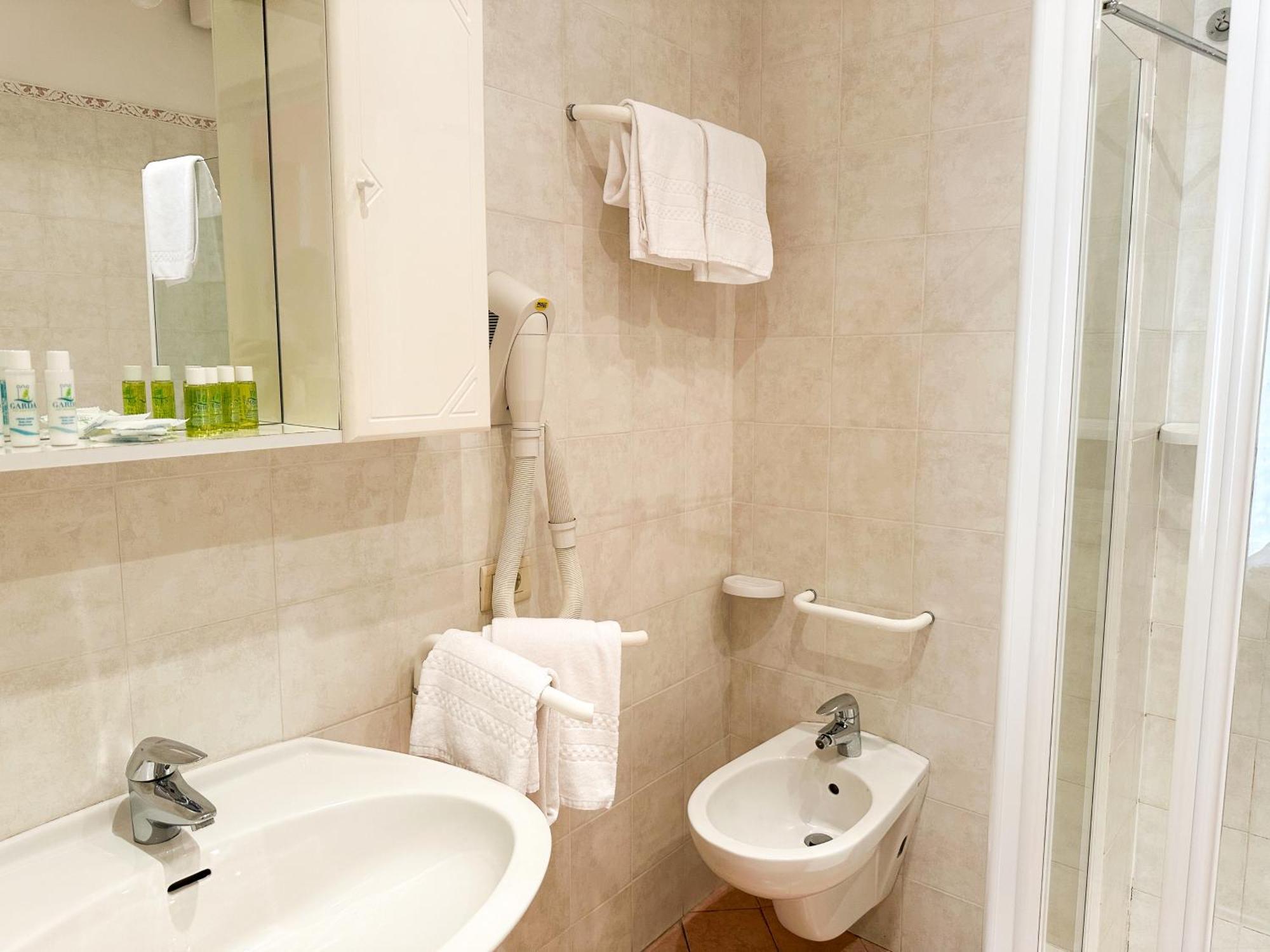 Family Room,1644405850:JPEG